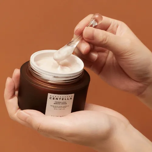 Nourishing face cream with probiotics Skin1004 Madagascar Centella Probio-Cica - 50ml