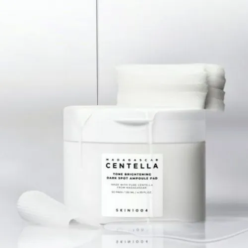 Płatki tonizujące SKIN1004 Madagascar Centella Tone Brightening Dark Spot Ampoule Pad 60 szt.